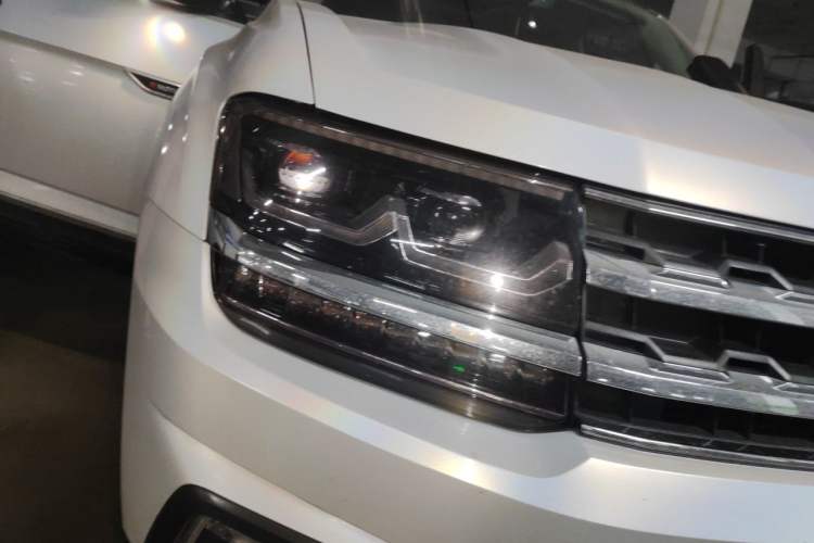 Used Volkswagen Teramont 2017 380TSI Four-Wheel Drive Luxury Edition Right Front Headlight