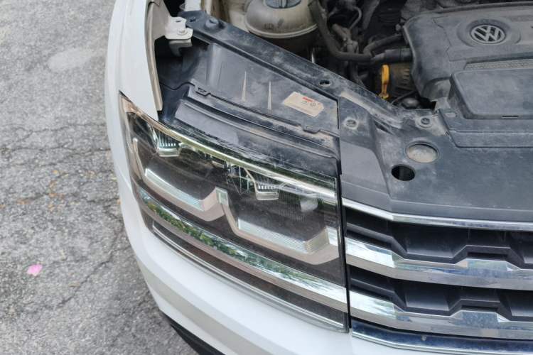 Used Volkswagen Teramont 2017 380TSI Four-Wheel Drive Luxury Edition Right Front Headlight