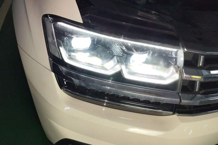 Used Volkswagen Teramont 2017 380TSI Four-Wheel Drive Flagship Edition Right Front Headlight
