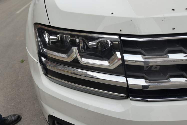 Used Volkswagen Teramont 2017 330TSI Two-Wheel-Drive Luxury Edition Right Front Headlight