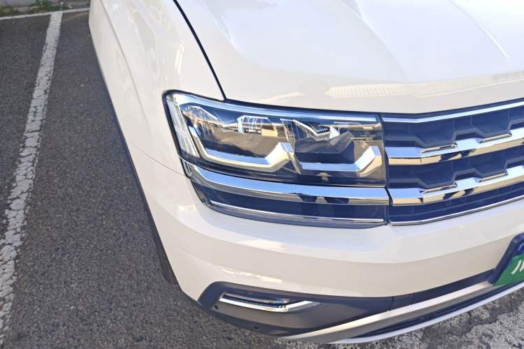 Used Volkswagen Teramont 2017 330TSI Two-Wheel-Drive Luxury Edition Right Front Headlight