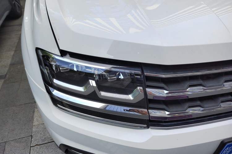 Used Volkswagen Teramont 2017 380TSI Four-Wheel Drive Luxury Edition Right Front Headlight
