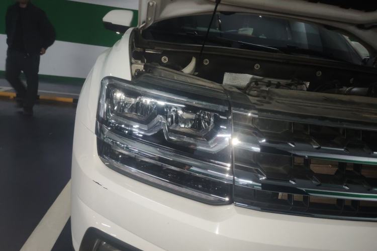 Used Volkswagen Teramont 2017 380TSI Four-Wheel Drive Luxury Edition Right Front Headlight