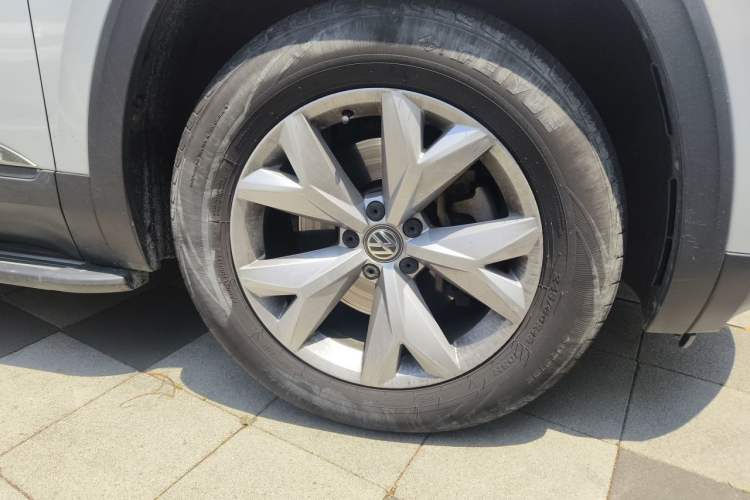 Used Volkswagen Teramont 2017 330TSI Two-Wheel-Drive Comfort Edition Right Front Wheel Hub