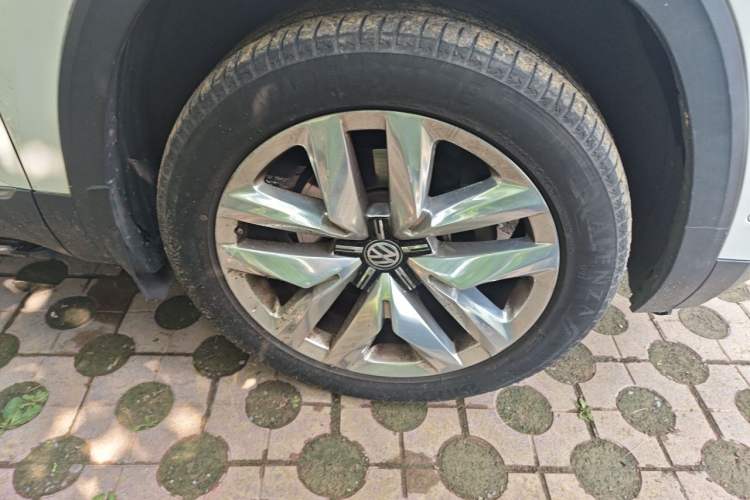 Used Volkswagen Teramont 2017 380TSI Four-Wheel Drive Flagship Edition Right Front Wheel Hub