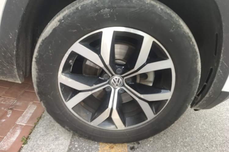 Used Volkswagen Teramont 2017 380TSI Four-Wheel Drive Luxury Edition Right Front Wheel Hub