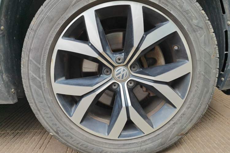 Used Volkswagen Teramont 2017 380TSI Four-Wheel Drive Luxury Edition Right Front Wheel Hub