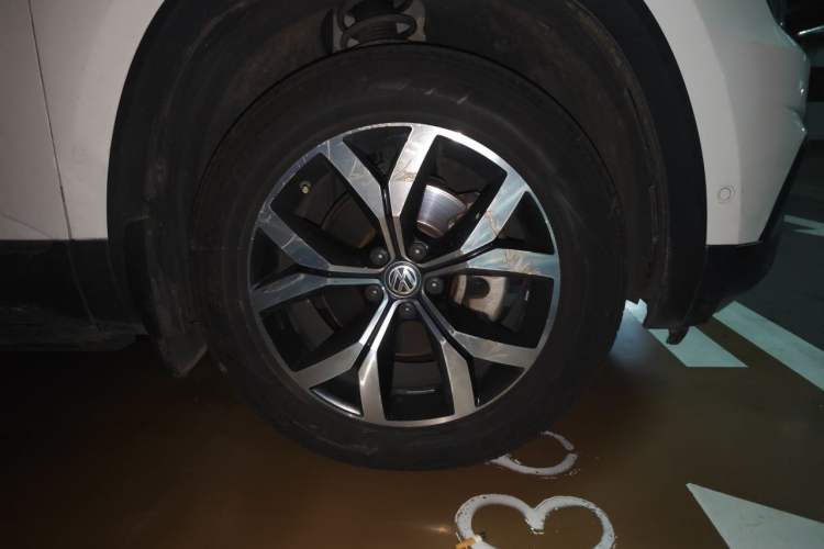 Used Volkswagen Teramont 2017 380TSI Four-Wheel Drive Luxury Edition Right Front Wheel Hub