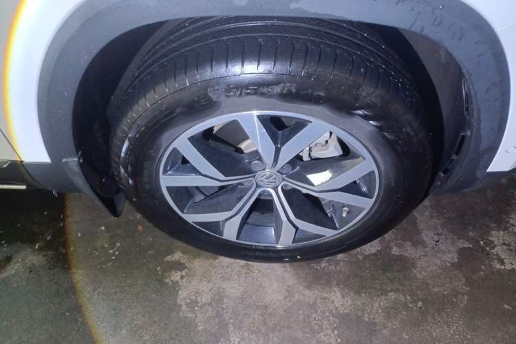 Used Volkswagen Teramont 2017 330TSI Two-Wheel-Drive Luxury Edition Right Front Wheel Hub
