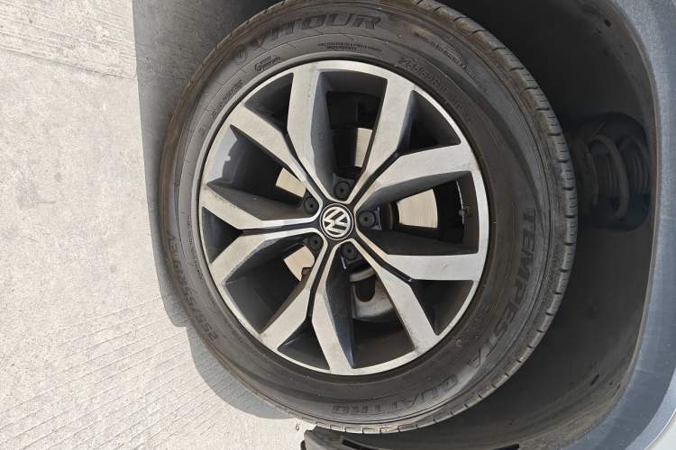 Used Volkswagen Teramont 2017 380TSI Four-Wheel Drive Luxury Edition Right Front Wheel Hub