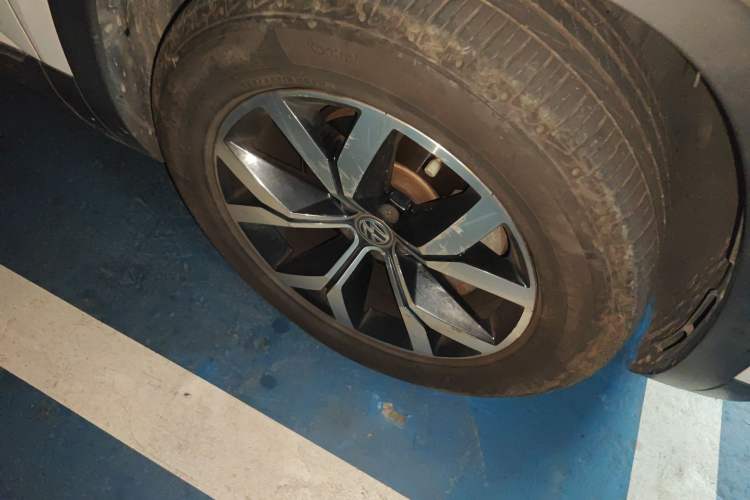 Used Volkswagen Teramont 2017 530 V6 Four-Wheel Drive Luxury Edition Right Front Wheel Hub