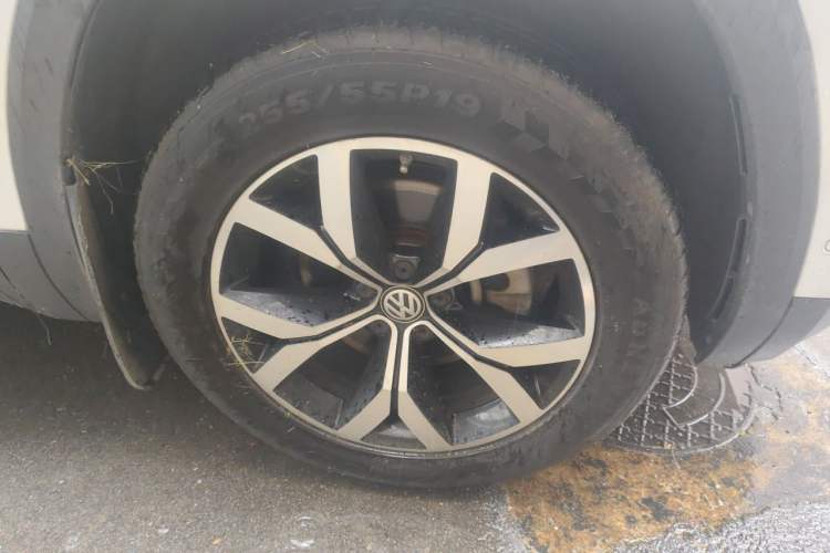 Used Volkswagen Teramont 2017 330TSI Two-Wheel-Drive Luxury Edition Right Front Wheel Hub