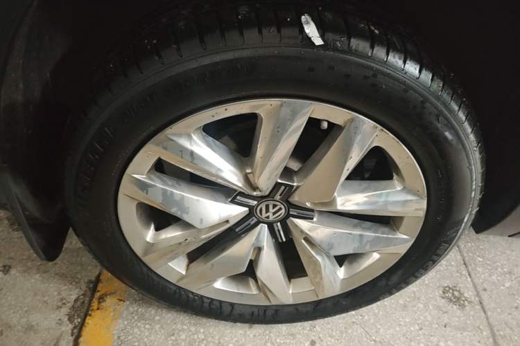 Used Volkswagen Teramont 2017 530 V6 Four-Wheel Drive Flagship Edition Right Front Wheel Hub