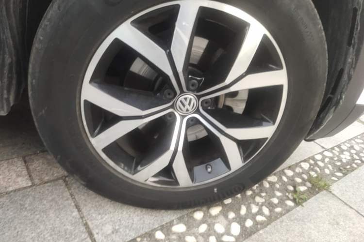 Used Volkswagen Teramont 2017 380TSI Four-Wheel Drive Luxury Edition Right Front Wheel Hub