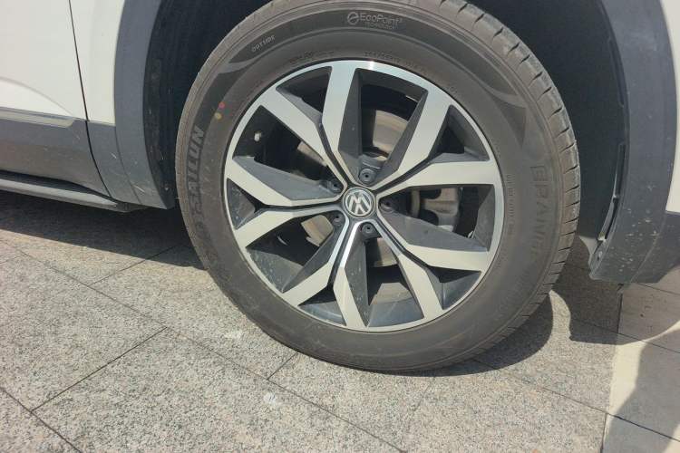 Used Volkswagen Teramont 2017 330TSI Two-Wheel-Drive Luxury Edition Right Front Wheel Hub