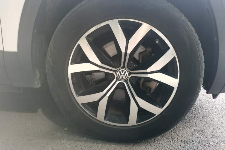 Used Volkswagen Teramont 2017 380TSI Four-Wheel Drive Luxury Edition Right Front Wheel Hub