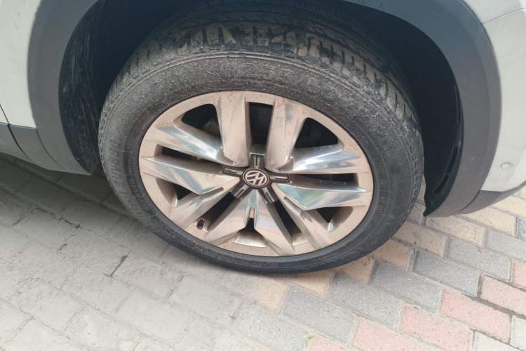 Used Volkswagen Teramont 2017 530 V6 Four-Wheel Drive Flagship Edition Right Front Wheel Hub