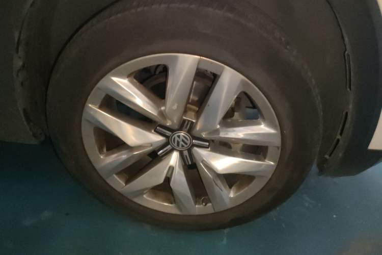 Used Volkswagen Teramont 2017 530 V6 Four-Wheel Drive Flagship Edition Right Front Wheel Hub