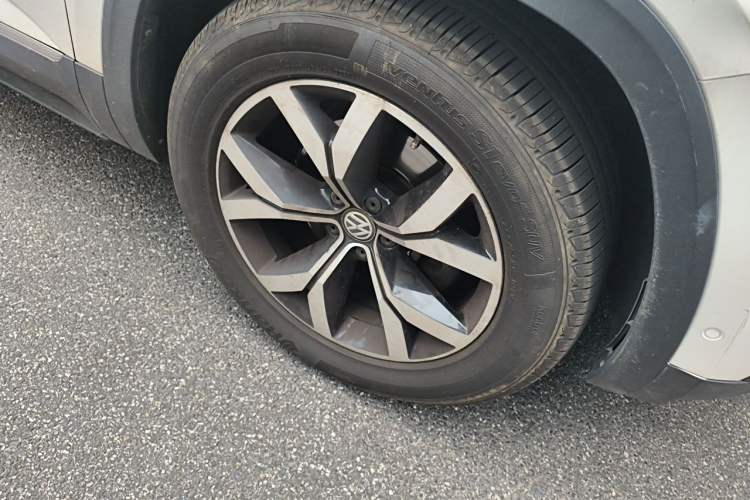 Used Volkswagen Teramont 2017 380TSI Four-Wheel Drive Luxury Edition Right Front Wheel Hub