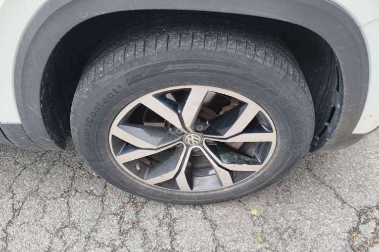 Used Volkswagen Teramont 2017 380TSI Four-Wheel Drive Luxury Edition Right Front Wheel Hub