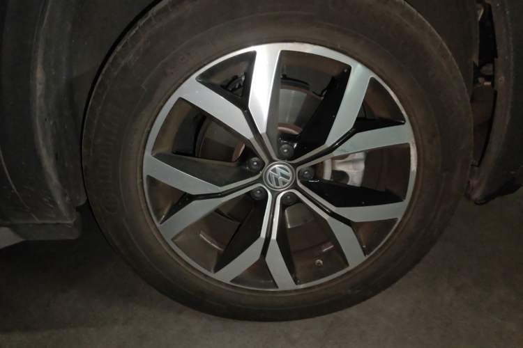 Used Volkswagen Teramont 2017 330TSI Two-Wheel-Drive Luxury Edition Right Front Wheel Hub