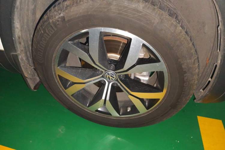 Used Volkswagen Teramont 2017 380TSI Four-Wheel Drive Luxury Edition Right Front Wheel Hub