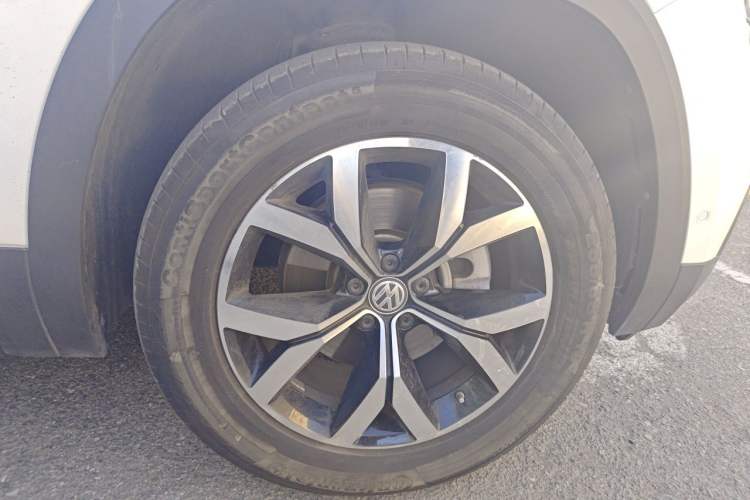 Used Volkswagen Teramont 2017 330TSI Two-Wheel-Drive Luxury Edition Right Front Wheel Hub