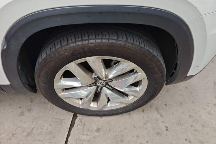 Used Volkswagen Teramont 2017 530 V6 Four-Wheel Drive Supreme Flagship Edition Right Front Wheel Hub