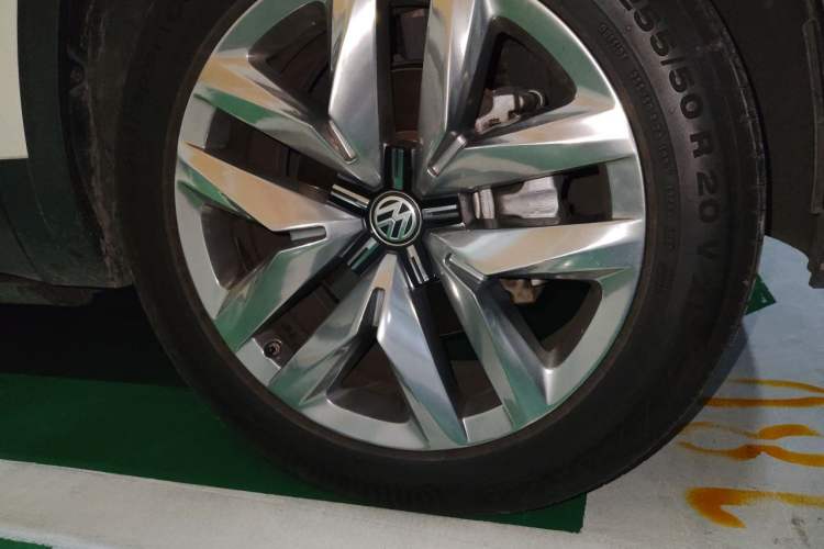 Used Volkswagen Teramont 2017 380TSI Four-Wheel Drive Flagship Edition Right Front Wheel Hub