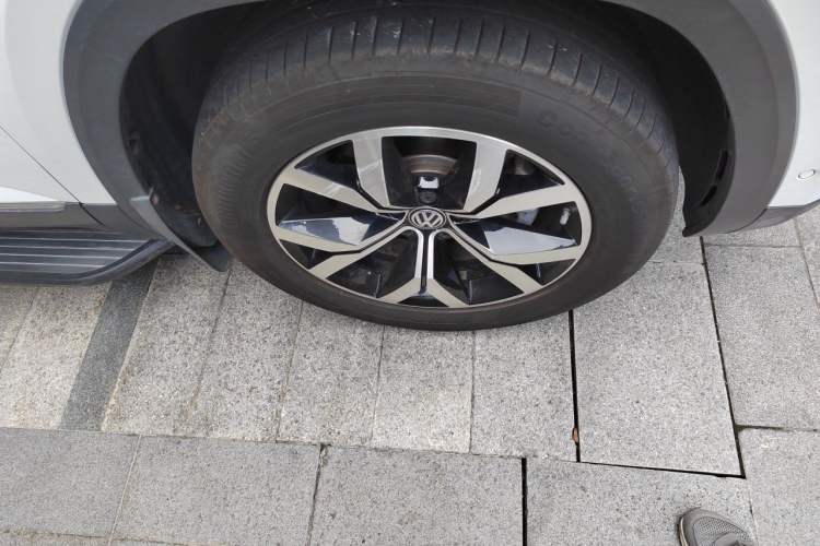 Used Volkswagen Teramont 2017 380TSI Four-Wheel Drive Luxury Edition Right Front Wheel Hub