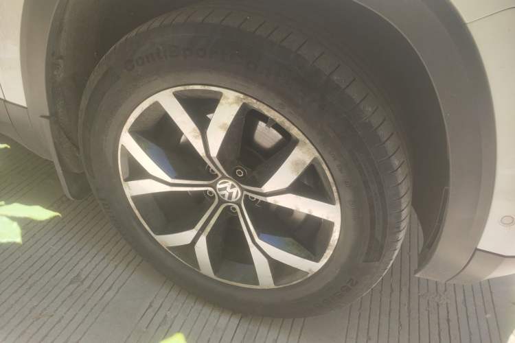Used Volkswagen Teramont 2017 380TSI Four-Wheel Drive Luxury Edition Right Front Wheel Hub