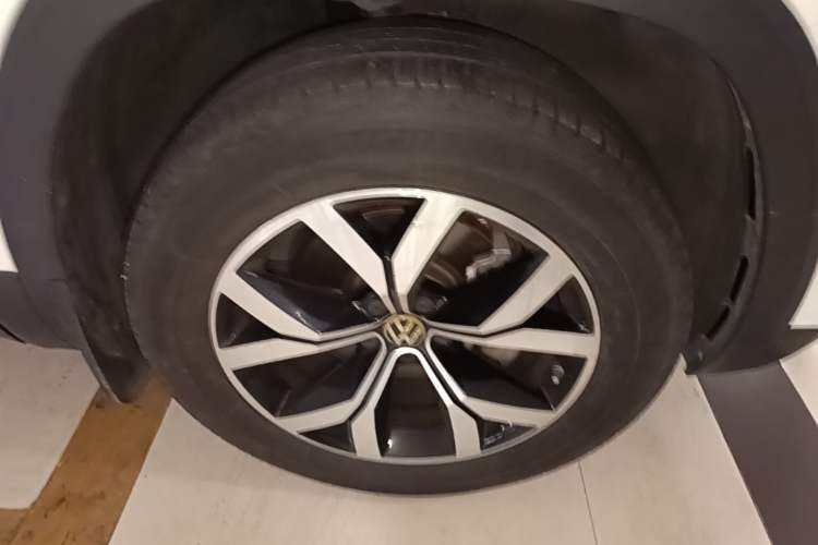 Used Volkswagen Teramont 2017 330TSI Two-Wheel-Drive Luxury Edition Right Front Wheel Hub