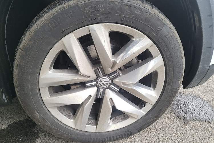 Used Volkswagen Teramont 2017 530 V6 Four-Wheel Drive Flagship Edition Right Front Wheel Hub