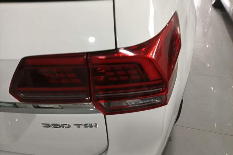 Used Volkswagen Teramont 2017 380TSI Four-Wheel Drive Luxury Edition Right Rear Taillight