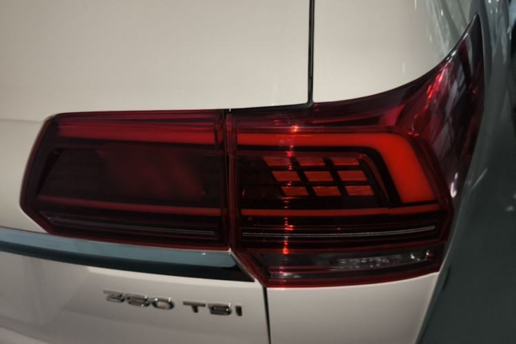 Used Volkswagen Teramont 2017 380TSI Four-Wheel Drive Luxury Edition Right Rear Taillight