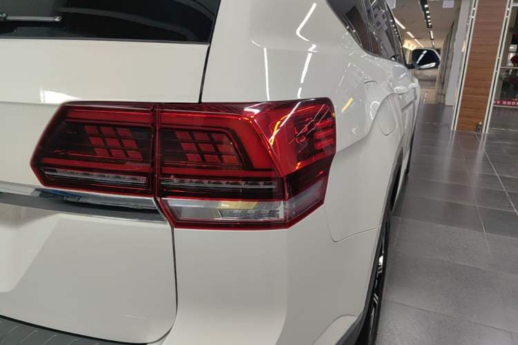 Used Volkswagen Teramont 2017 330TSI Two-Wheel-Drive Luxury Edition Right Rear Taillight