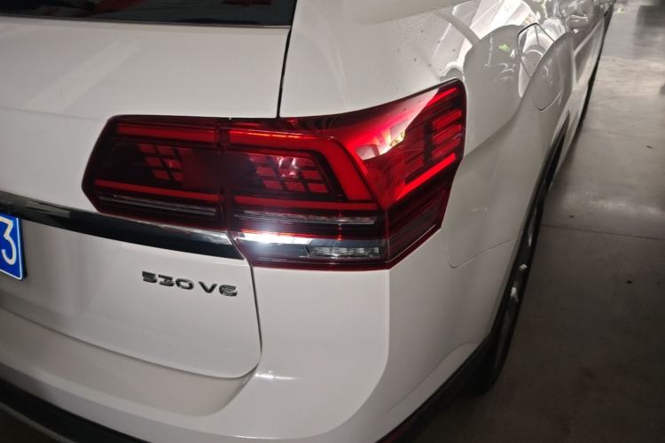 Used Volkswagen Teramont 2017 530 V6 Four-Wheel Drive Supreme Flagship Edition Right Rear Taillight