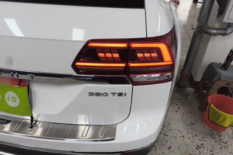 Used Volkswagen Teramont 2017 380TSI Four-Wheel Drive Luxury Edition Right Rear Taillight