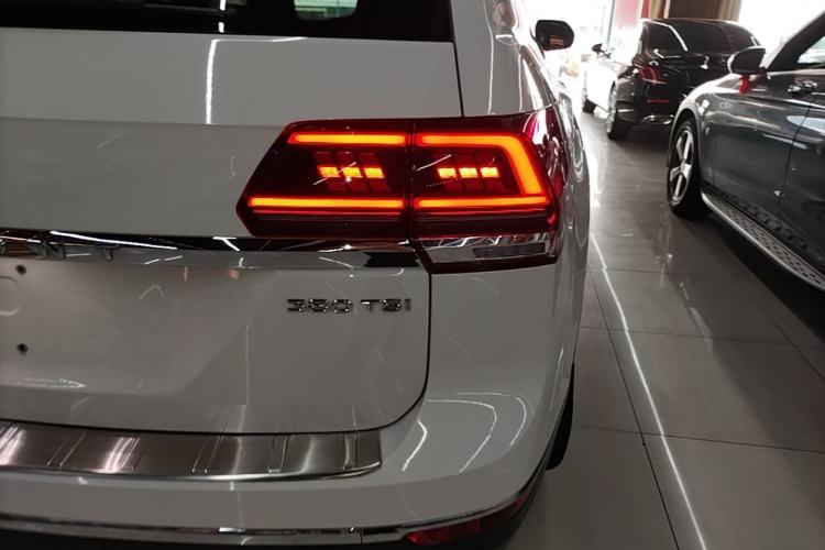 Used Volkswagen Teramont 2017 380TSI Four-Wheel Drive Luxury Edition Right Rear Taillight