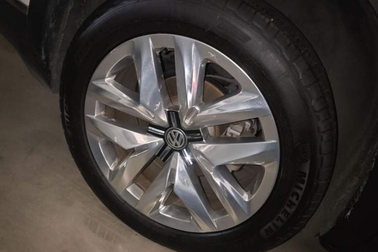 Used Volkswagen Teramont 2017 530 V6 Four-Wheel Drive Supreme Flagship Edition Right Rear Wheel Hub