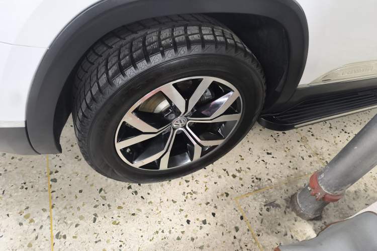 Used Volkswagen Teramont 2017 380TSI Four-Wheel Drive Luxury Edition Right Rear Wheel Hub