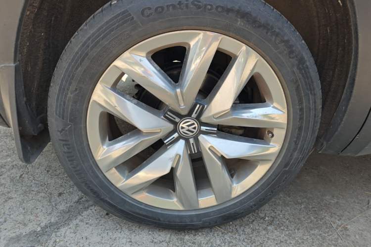 Used Volkswagen Teramont 2017 330TSI Two-Wheel-Drive Flagship Edition Right Rear Wheel Hub