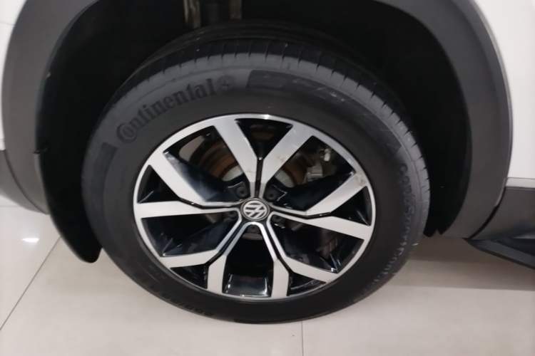 Used Volkswagen Teramont 2017 380TSI Four-Wheel Drive Luxury Edition Right Rear Wheel Hub