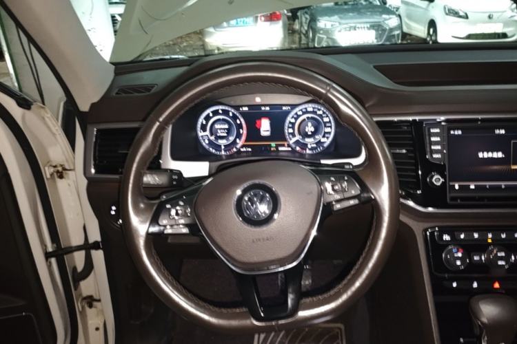 Used Volkswagen Teramont 2017 530 V6 Four-Wheel Drive Flagship Edition Steering Wheel
