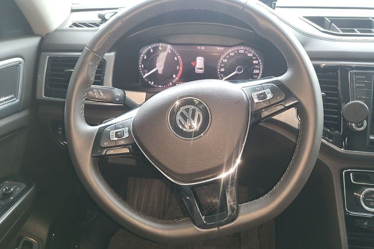 Used Volkswagen Teramont 2017 530 V6 Four-Wheel Drive Flagship Edition Steering Wheel