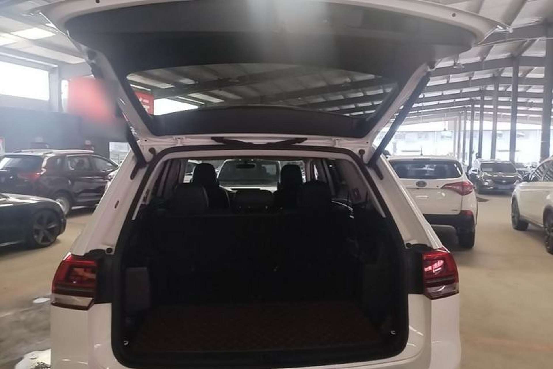 Used Volkswagen Teramont 2017 380TSI Four-Wheel Drive Comfort Edition Trunk