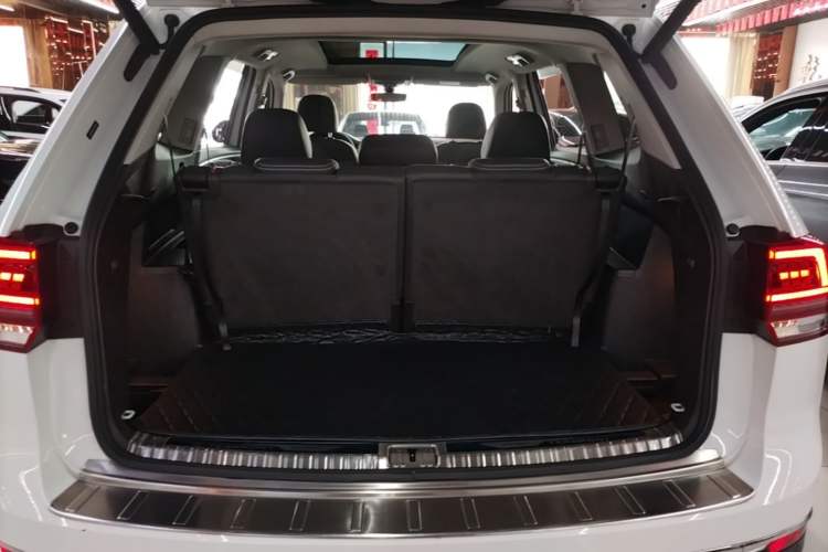 Used Volkswagen Teramont 2017 380TSI Four-Wheel Drive Luxury Edition Trunk