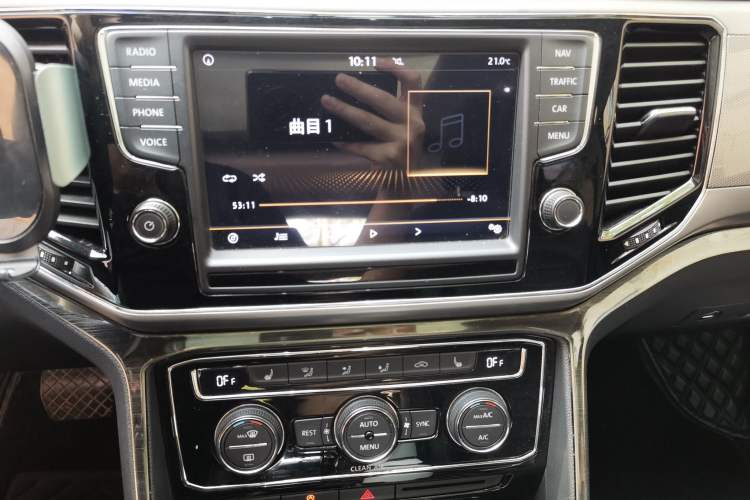 Used Volkswagen Teramont 2017 330TSI Two-Wheel-Drive Luxury Edition Audio And AC Panel