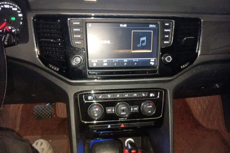 Used Volkswagen Teramont 2017 330TSI Two-Wheel-Drive Luxury Edition Audio And AC Panel