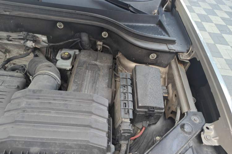 Used Volkswagen Teramont 2017 380TSI Four-Wheel Drive Luxury Edition Engine Bay Left